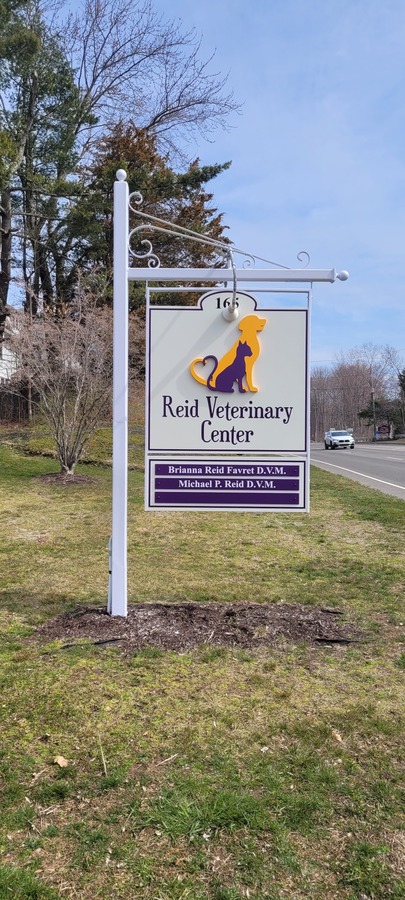 Hanging metal sign of Reid Veterinary Center